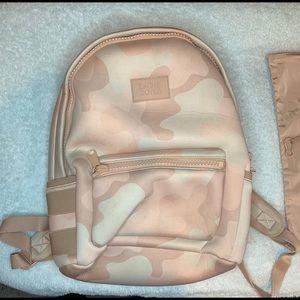 ‼️Medium -Dakota Pink Camo Backpack ‼️ Rare